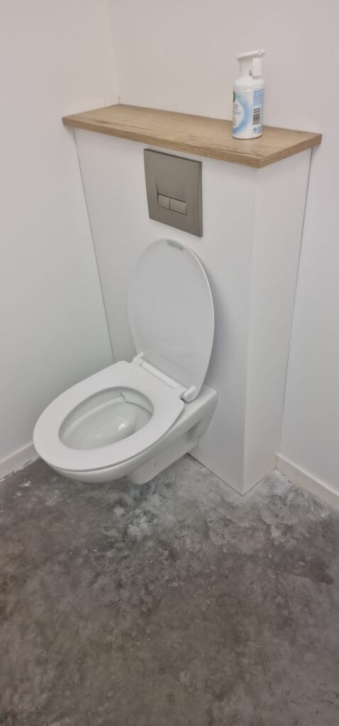 Habillage préfabriqué de bâti-support pour WC suspendu (1250 x 600